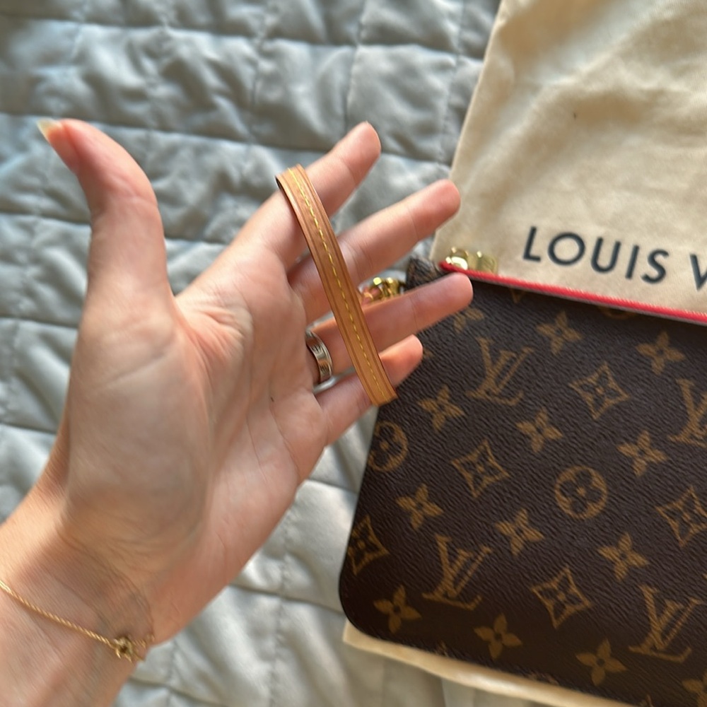Louis Vuitton Neverfull Pochette - Picture 3 of 11